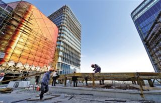 春節(jié)期間鋼構 木工等班組留守 加快市民中心建設
